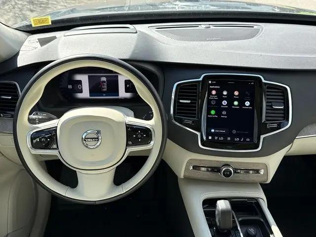 2023 Volvo XC90 B5 Plus