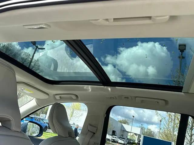 2023 Volvo XC90 B5 Plus