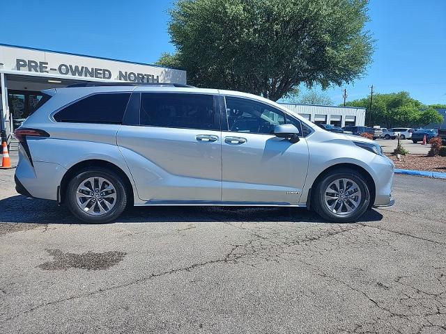 2021 Toyota Sienna XLE 8 Passenger