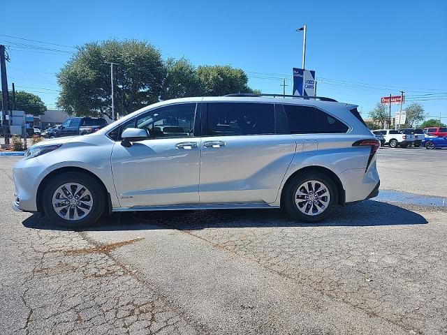 2021 Toyota Sienna XLE 8 Passenger