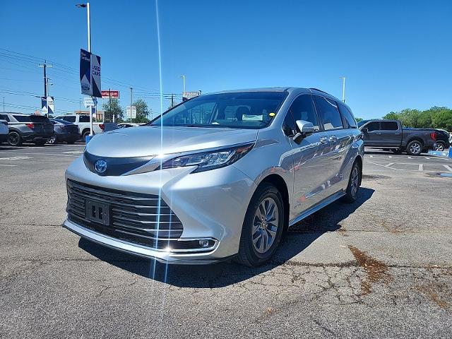 2021 Toyota Sienna XLE 8 Passenger