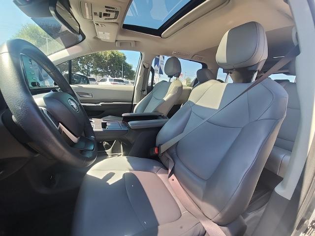 2021 Toyota Sienna XLE 8 Passenger