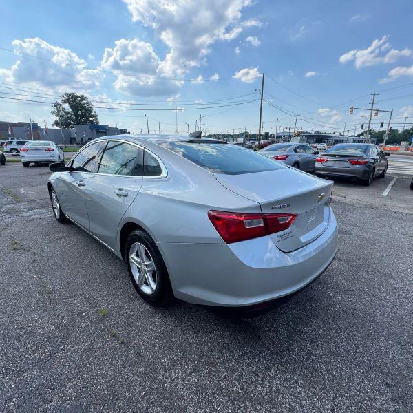 2021 Chevrolet Malibu FWD 1FL