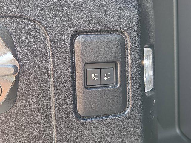 2023 Land Rover Defender 110 V8