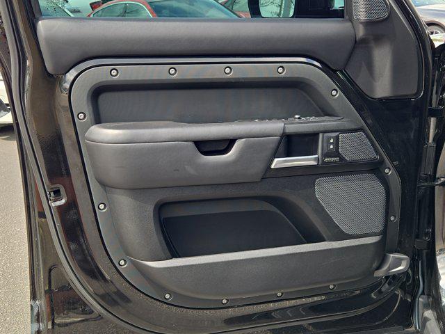 2023 Land Rover Defender 110 V8