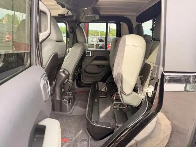 2024 Jeep Gladiator Sport