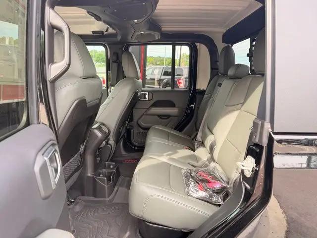 2024 Jeep Gladiator Sport