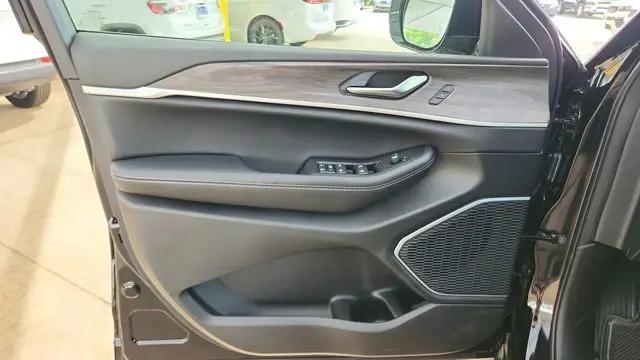 2026 Jeep Grand Cherokee L Limited 4x2
