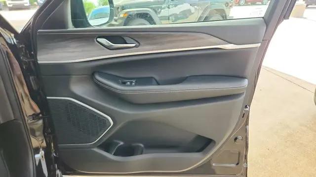 2026 Jeep Grand Cherokee L Limited 4x2