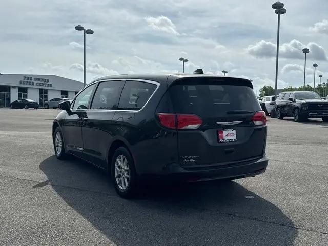 2023 Chrysler Voyager LX