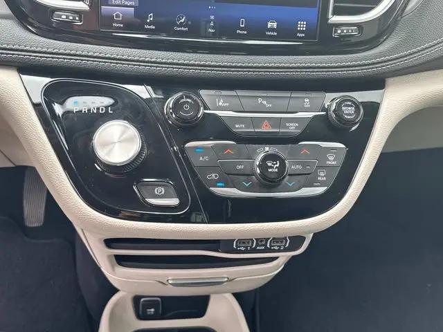 2024 Chrysler Pacifica Hybrid Select