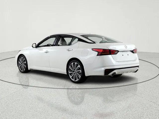2023 Nissan Altima SL FWD
