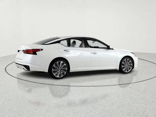 2023 Nissan Altima SL FWD