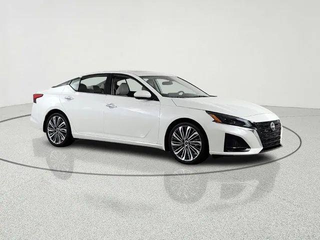 2023 Nissan Altima SL FWD