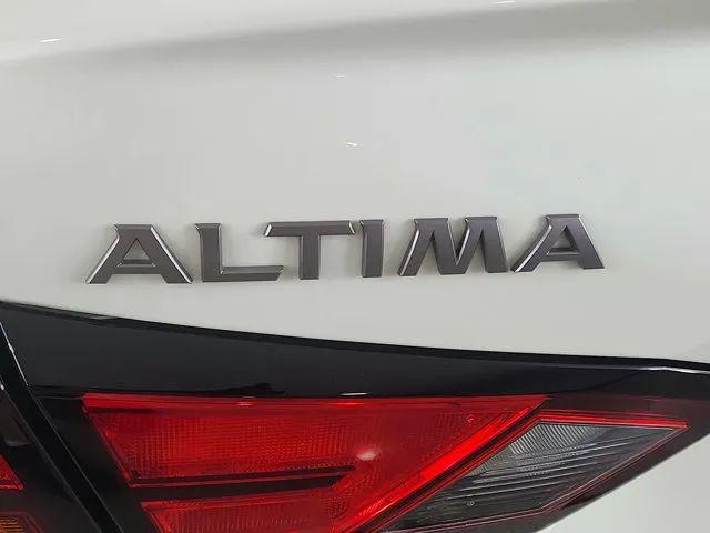 2023 Nissan Altima SL FWD