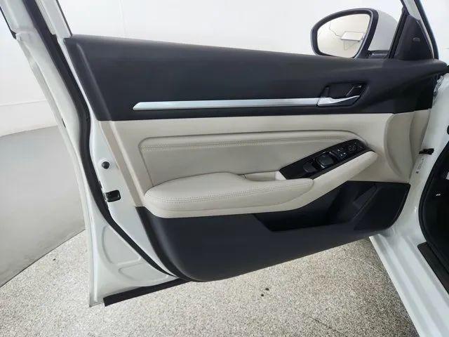 2023 Nissan Altima SL FWD