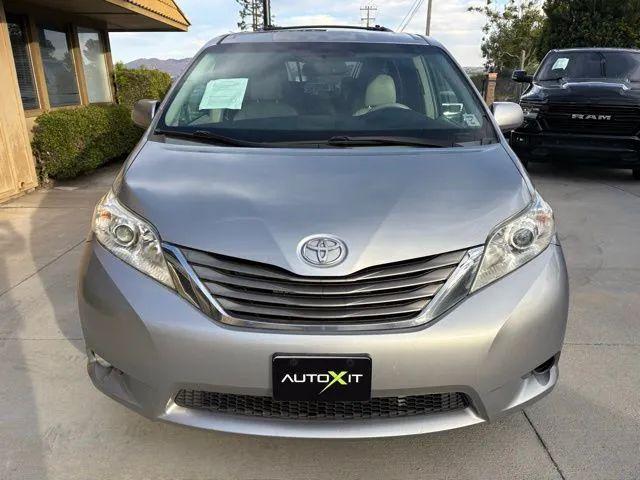 2012 Toyota Sienna XLE V6 8 Passenger