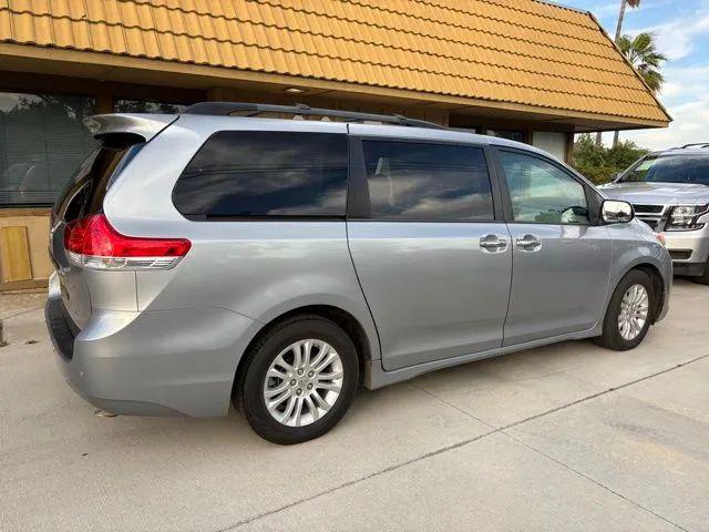 2012 Toyota Sienna XLE V6 8 Passenger