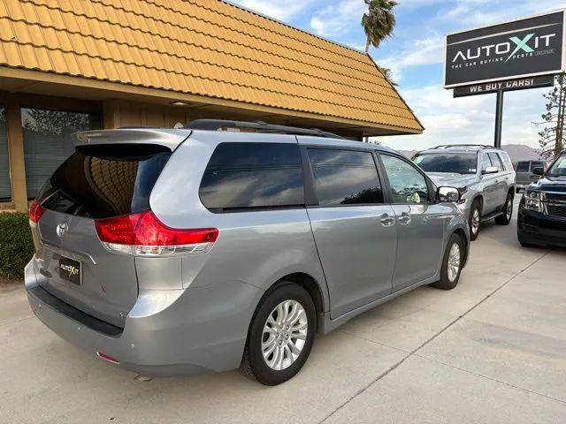 2012 Toyota Sienna XLE V6 8 Passenger