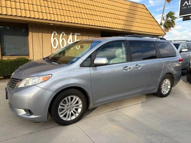 2012 Toyota Sienna XLE V6 8 Passenger