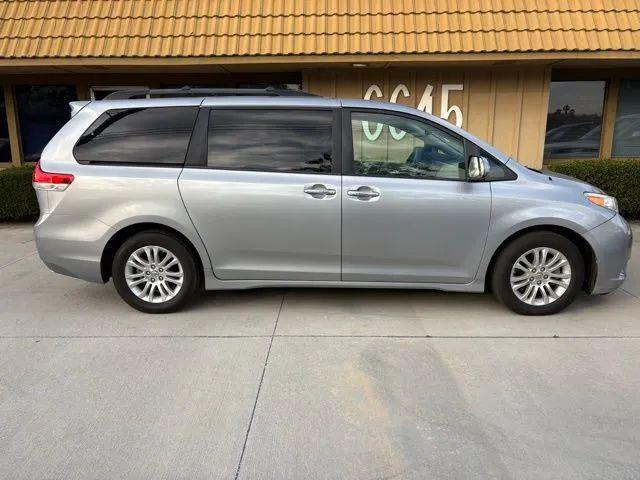 2012 Toyota Sienna XLE V6 8 Passenger