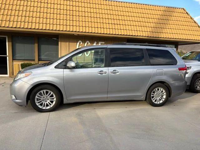 2012 Toyota Sienna XLE V6 8 Passenger