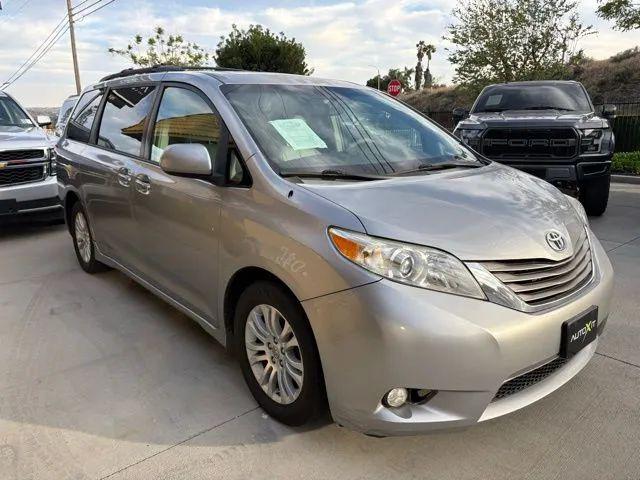 2012 Toyota Sienna XLE V6 8 Passenger