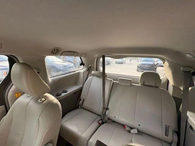 2012 Toyota Sienna XLE V6 8 Passenger