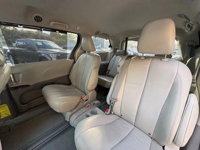2012 Toyota Sienna XLE V6 8 Passenger