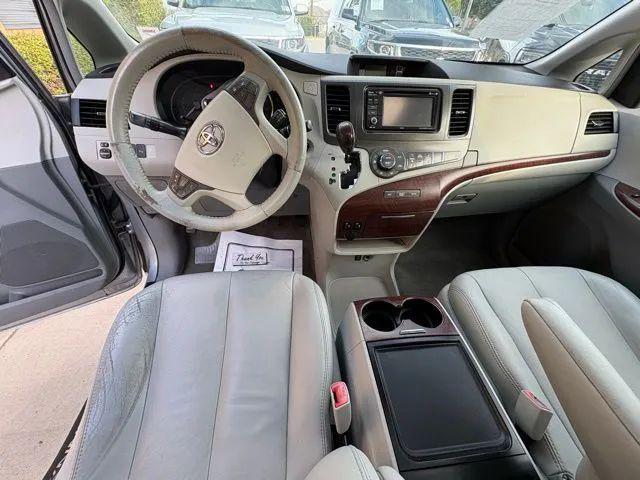 2012 Toyota Sienna XLE V6 8 Passenger