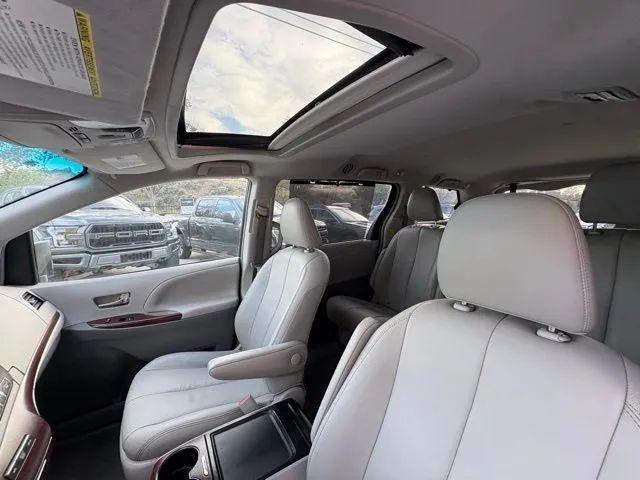 2012 Toyota Sienna XLE V6 8 Passenger