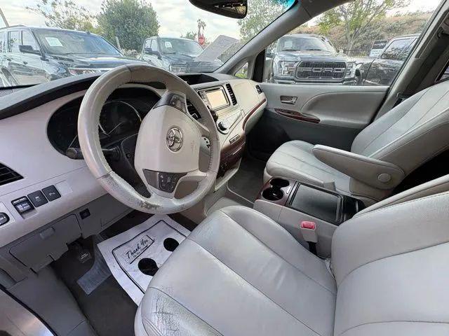2012 Toyota Sienna XLE V6 8 Passenger