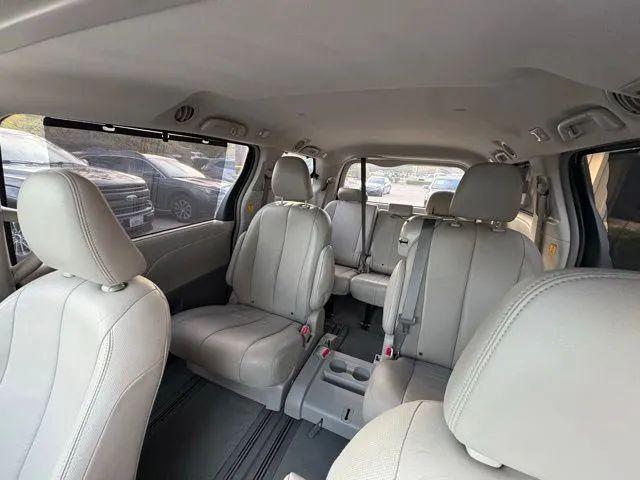2012 Toyota Sienna XLE V6 8 Passenger