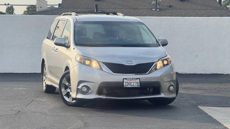 2014 Toyota Sienna SE 8 Passenger for sale in Newport Beach, CA