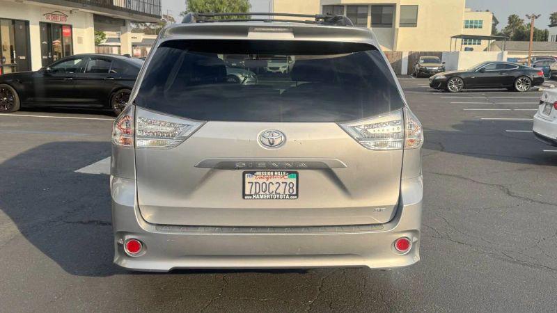 2014 Toyota Sienna SE 8 Passenger