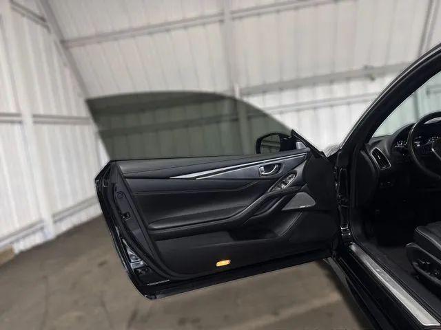 2022 INFINITI Q60 LUXE