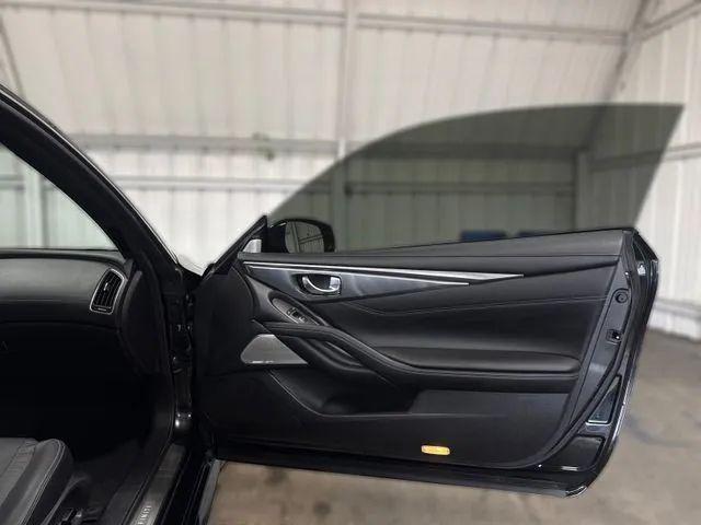 2022 INFINITI Q60 LUXE