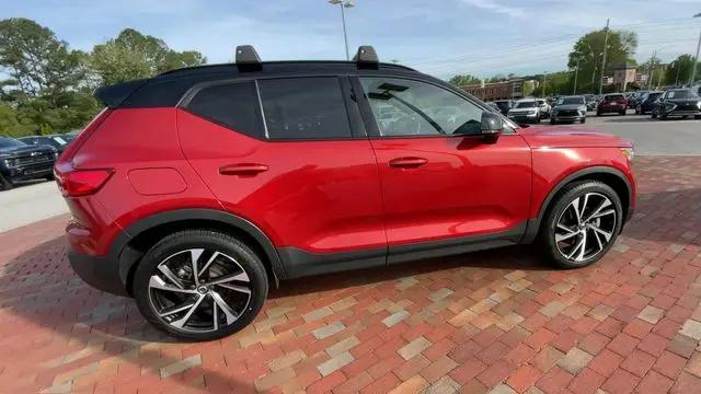 2022 Volvo XC40 T5 R-Design