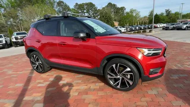 2022 Volvo XC40 T5 R-Design