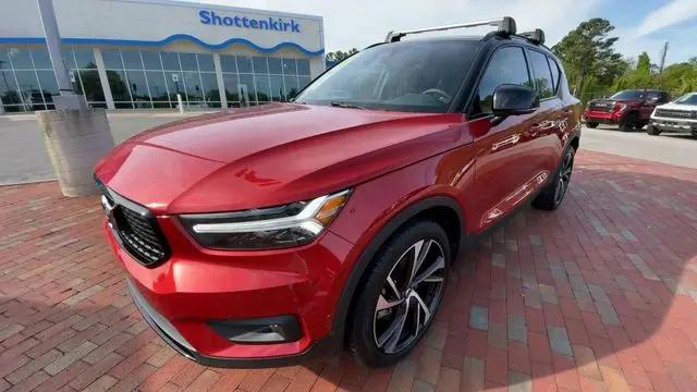 2022 Volvo XC40 T5 R-Design