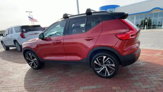 2022 Volvo XC40 T5 R-Design