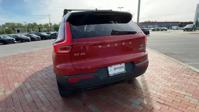 2022 Volvo XC40 T5 R-Design