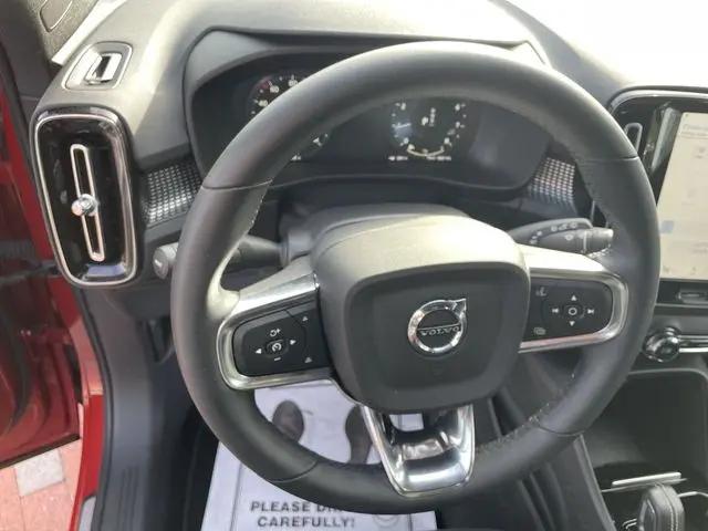 2022 Volvo XC40 T5 R-Design