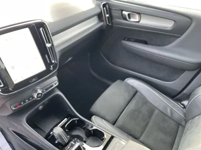 2022 Volvo XC40 T5 R-Design
