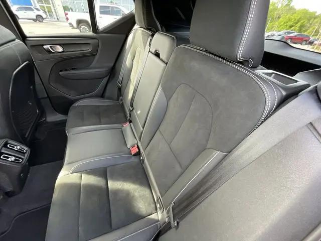 2022 Volvo XC40 T5 R-Design