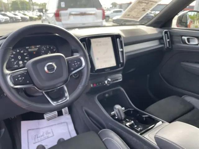 2022 Volvo XC40 T5 R-Design