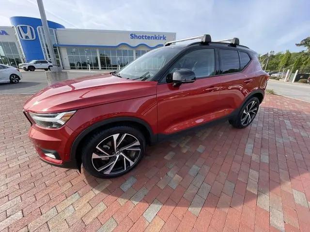 2022 Volvo XC40 T5 R-Design