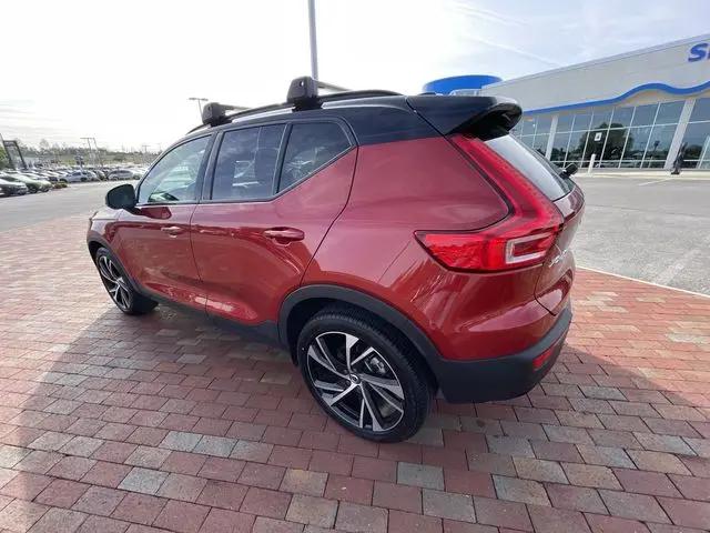 2022 Volvo XC40 T5 R-Design
