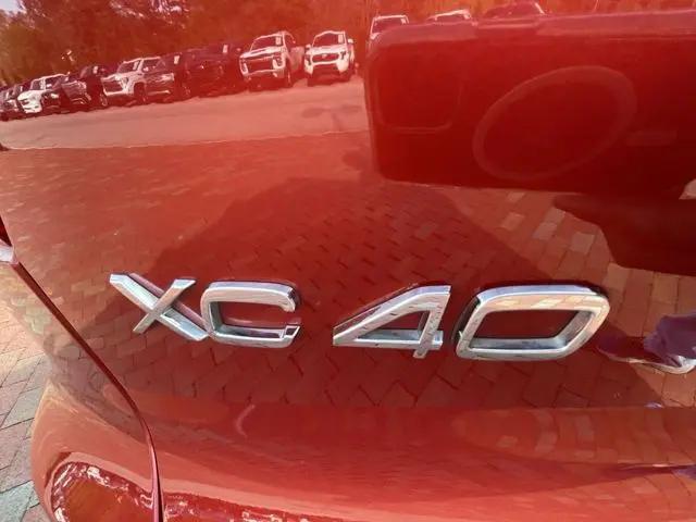 2022 Volvo XC40 T5 R-Design