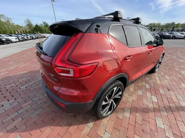 2022 Volvo XC40 T5 R-Design